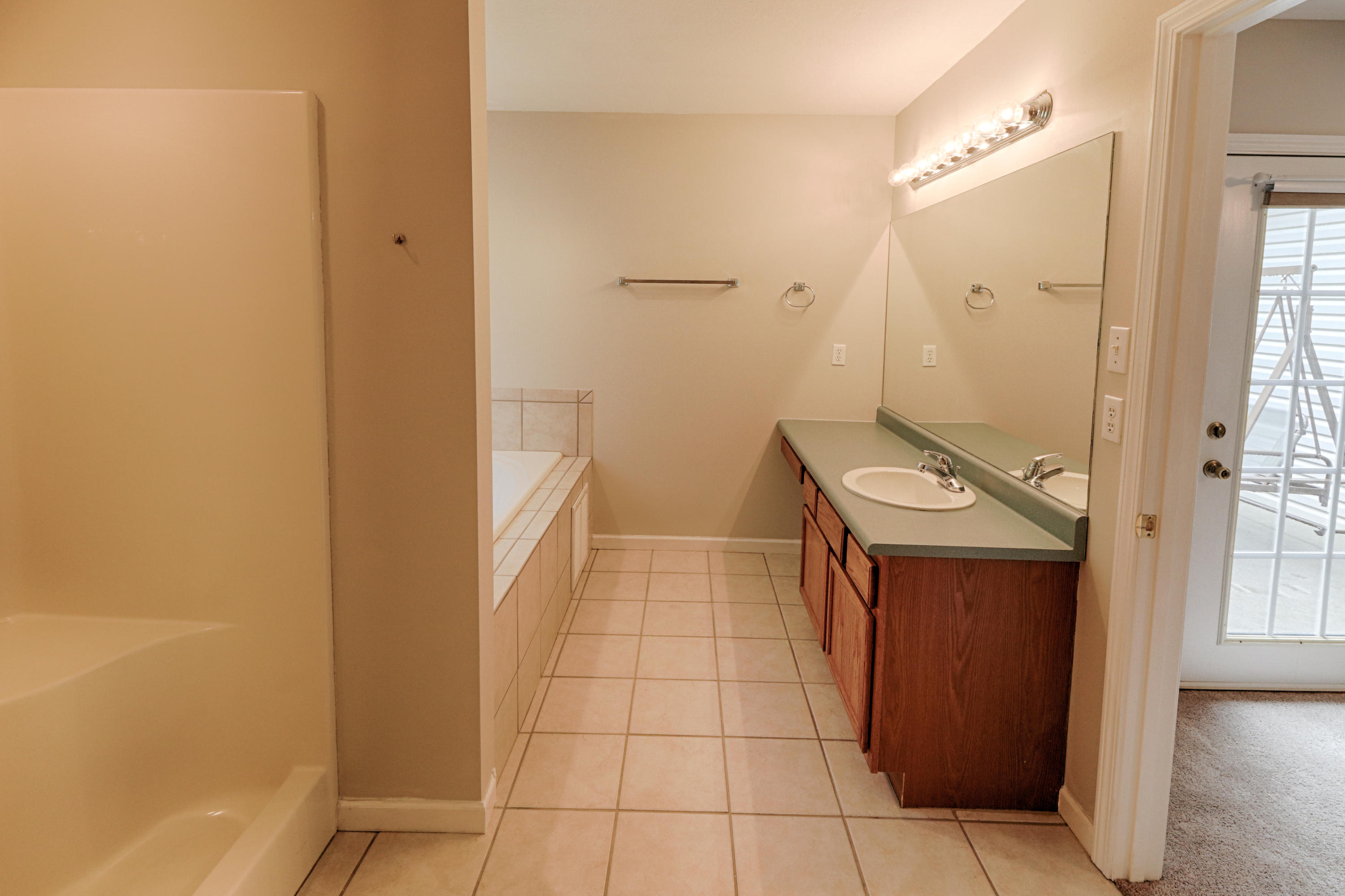 4252 Pea Ridge Road Maryville, TN 37804 - Photo 17 of 26 Master Bath