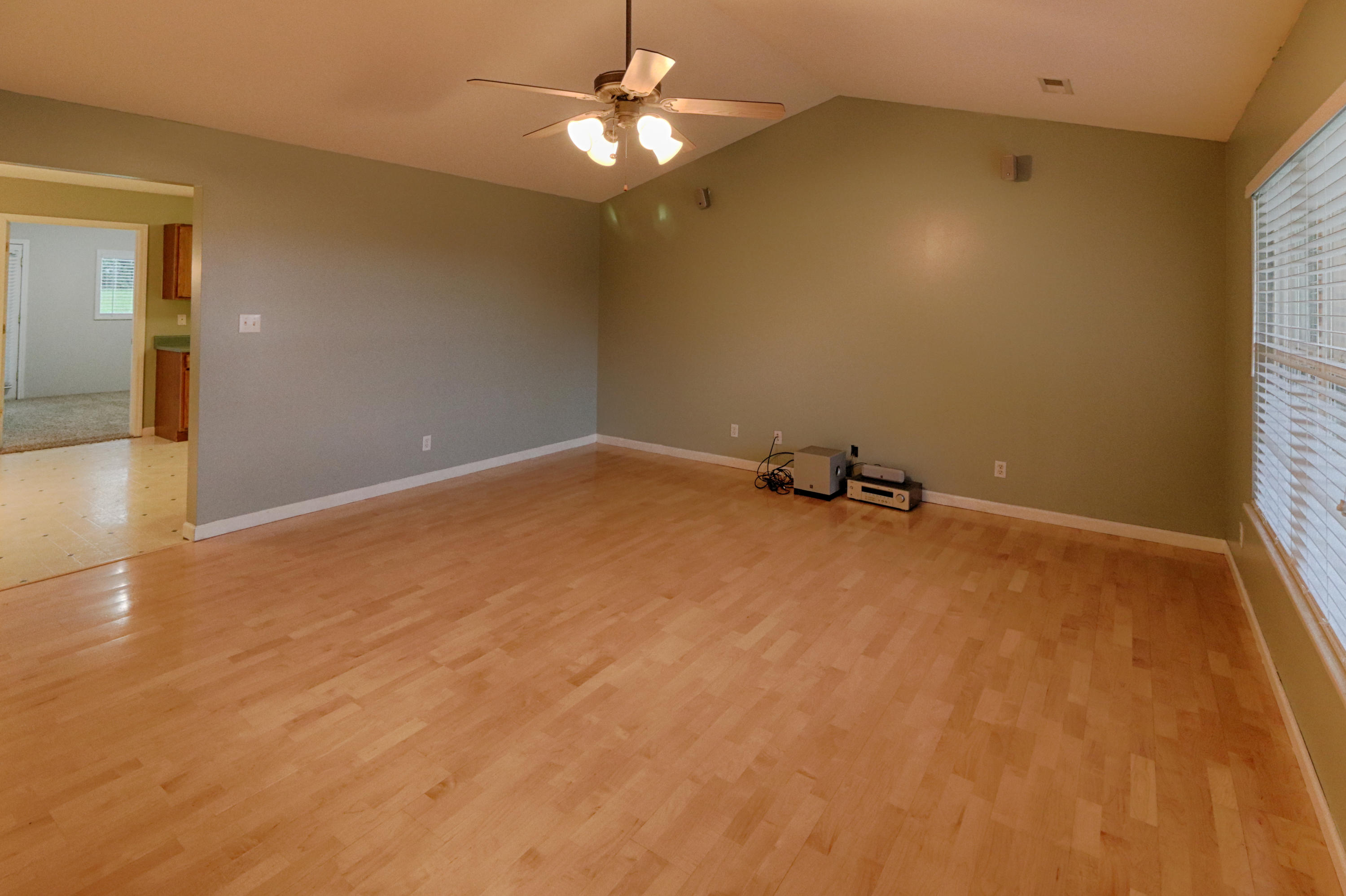 4252 Pea Ridge Road Maryville, TN 37804 - Photo 5 of 26 Entrance/Living Room