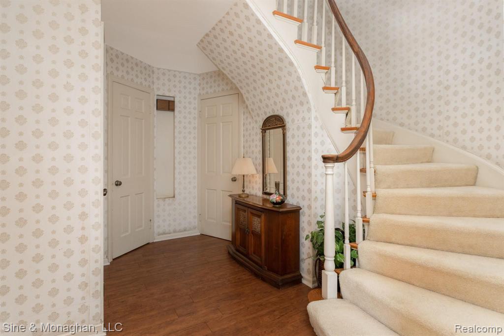 1747 Littlestone Road Grosse Pointe Woods, MI 48236 - Photo 3 of 22