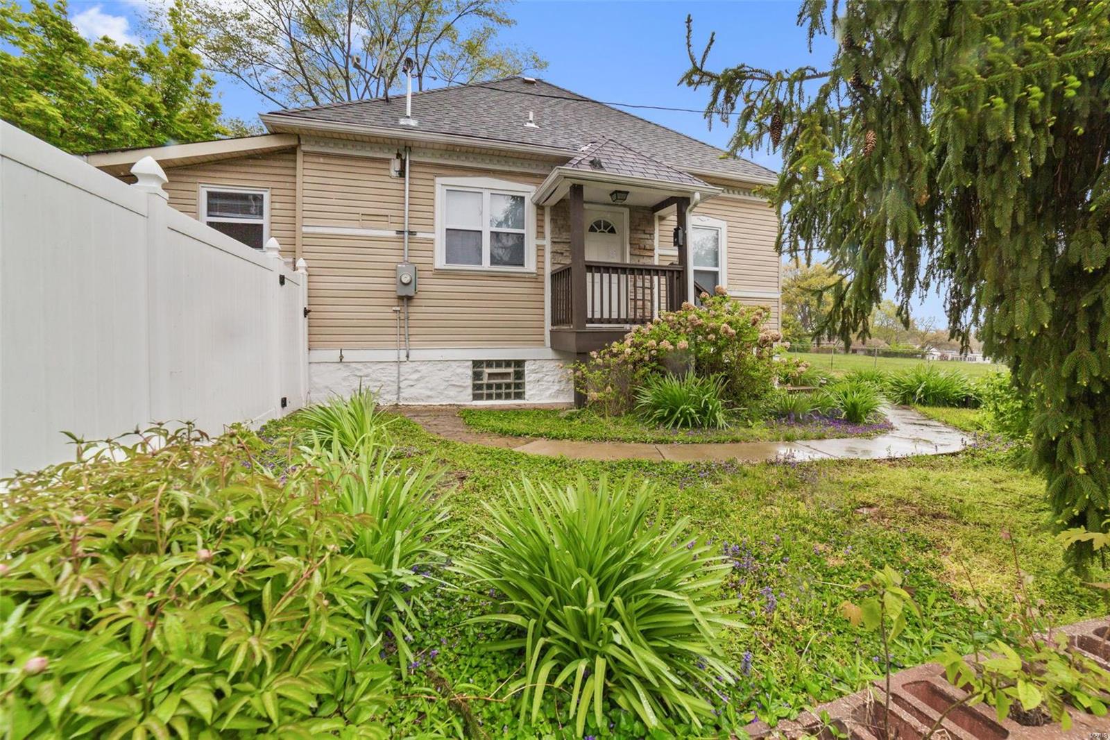 5144 Heege Road St. Louis, MO 63123 - Photo 6 of 20 Gallery Image 6
