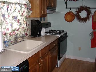 635 Wayne Avenue Springfield, PA 19064 - Photo 8 of 12 Kitchen