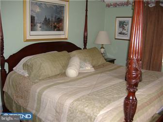 635 Wayne Avenue Springfield, PA 19064 - Photo 9 of 12 Bedroom - Main