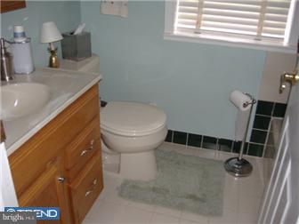 635 Wayne Avenue Springfield, PA 19064 - Photo 10 of 12 Bathroom