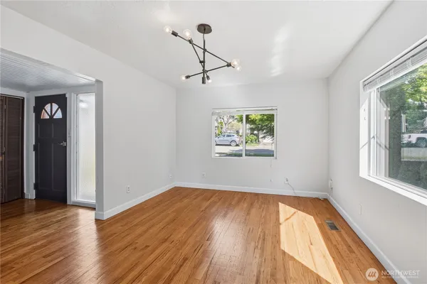 $3,500 | 317 9th Avenue, Kirkland, WA 98033
