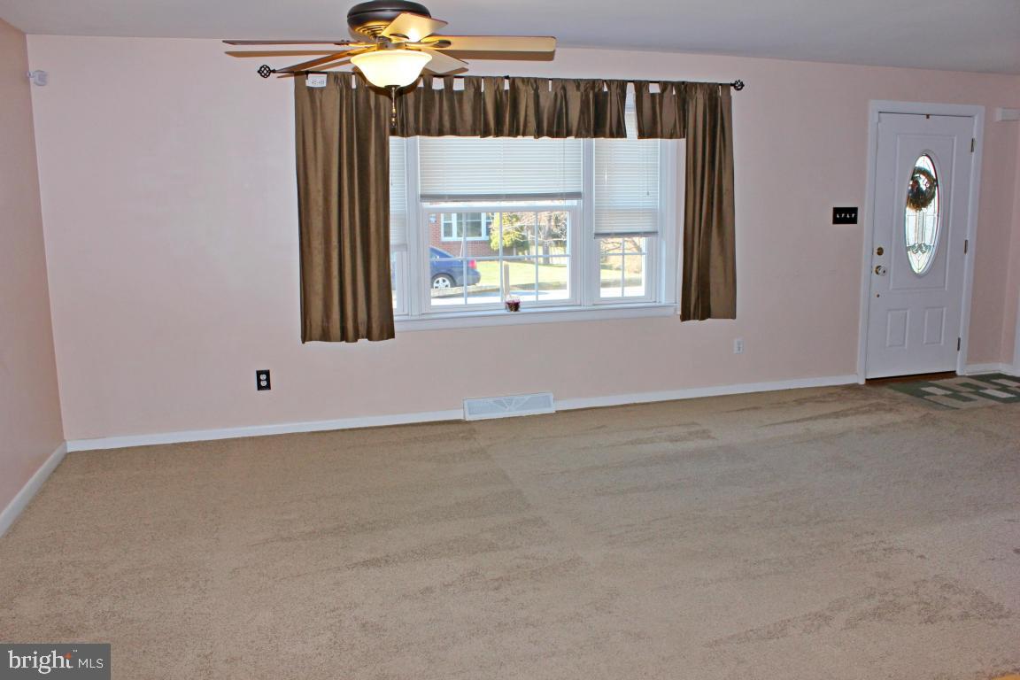 321 Dahlia Road Lancaster, PA 17602 - Photo 6 of 25 Gallery Image 6