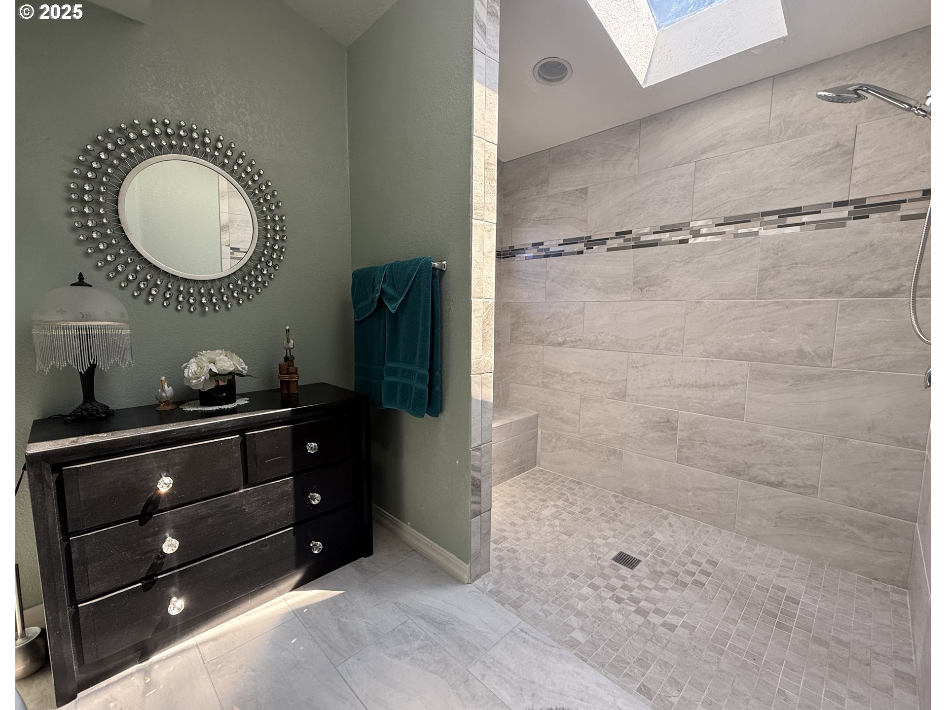 2462 Senate Way Medford, OR 97504 - Photo 14 of 36