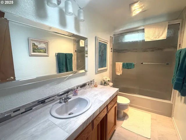 $449,000 | 2462 Senate Way, Medford, OR 97504