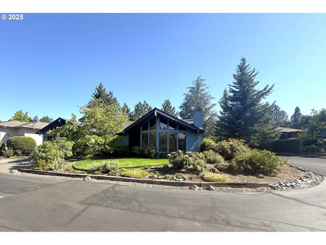 $449,000 | 2462 Senate Way, Medford, OR 97504