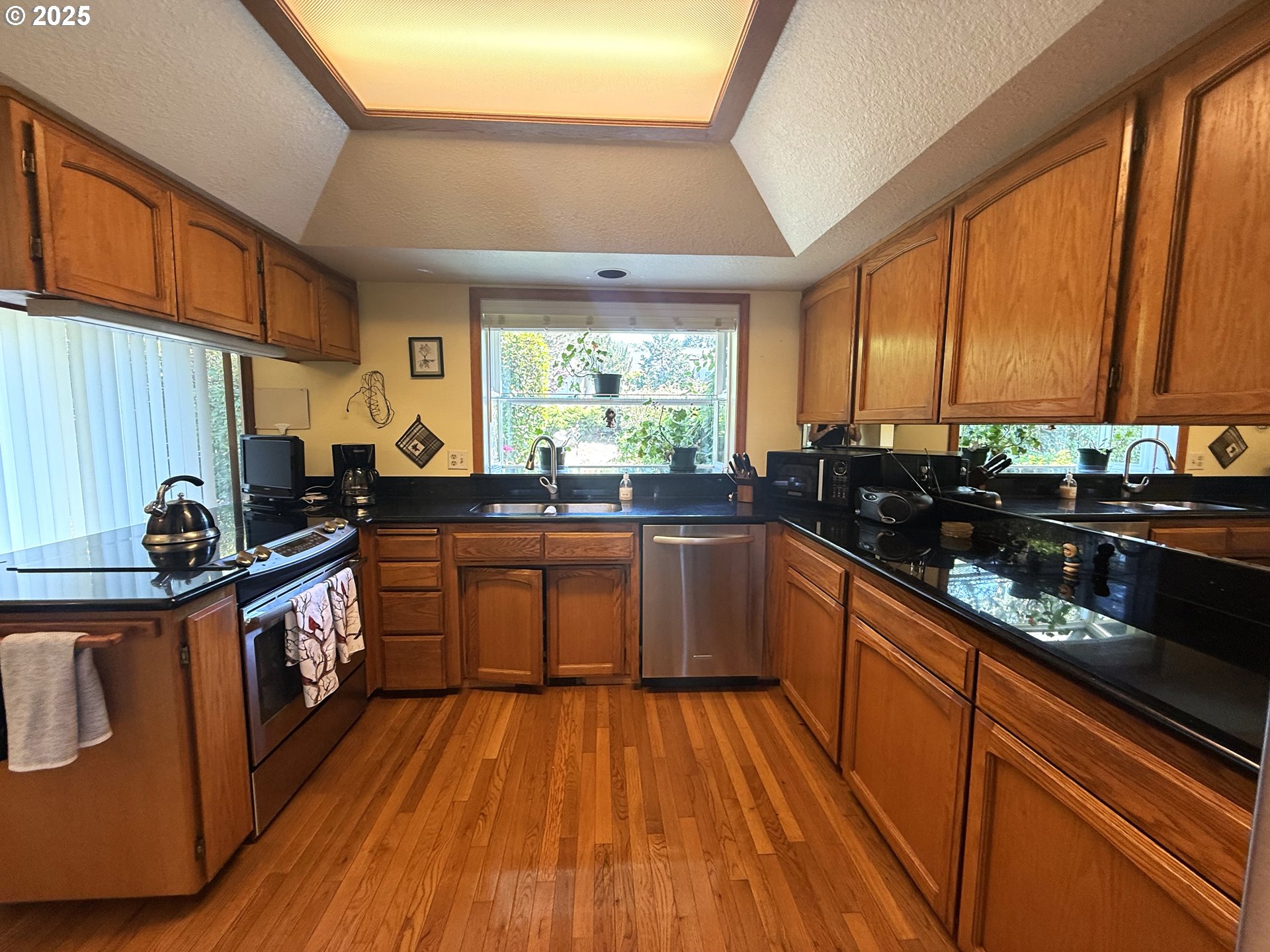 2462 Senate Way Medford, OR 97504 - Photo 22 of 36