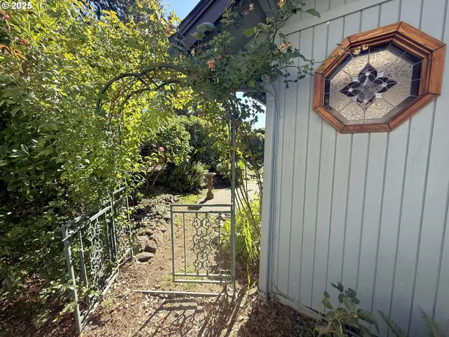 $449,000 | 2462 Senate Way, Medford, OR 97504