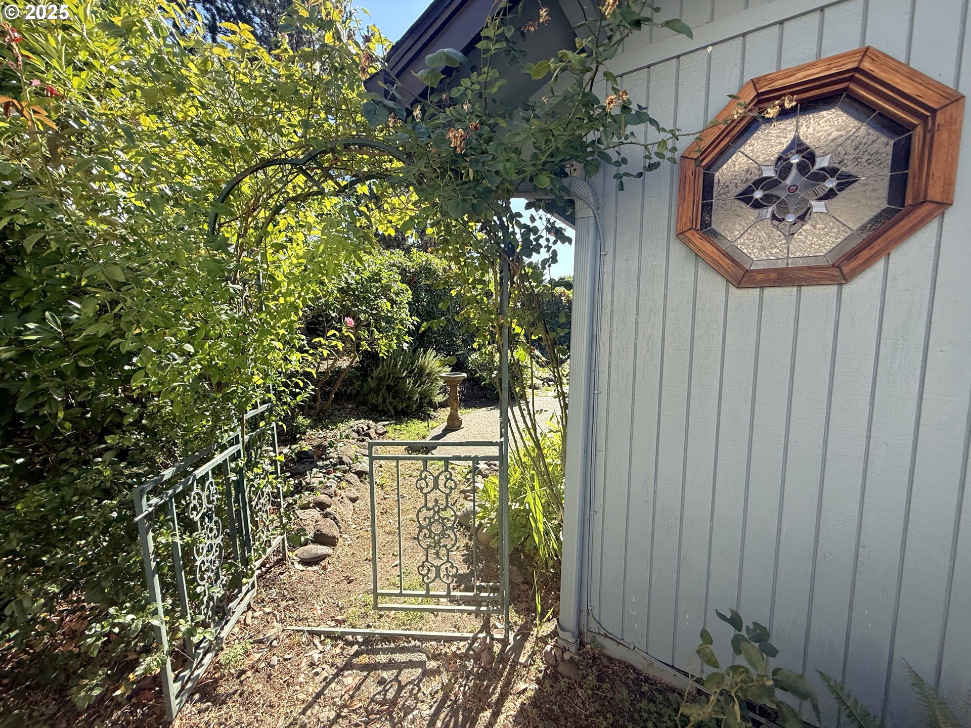 2462 Senate Way Medford, OR 97504 - Photo 29 of 36