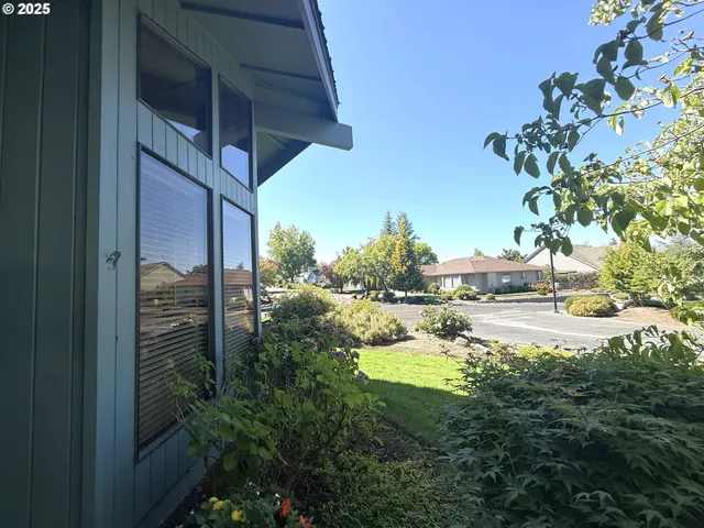 $449,000 | 2462 Senate Way, Medford, OR 97504