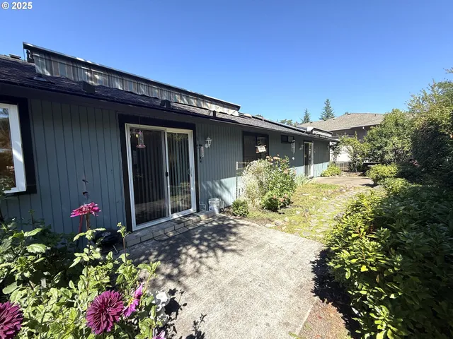 $449,000 | 2462 Senate Way, Medford, OR 97504
