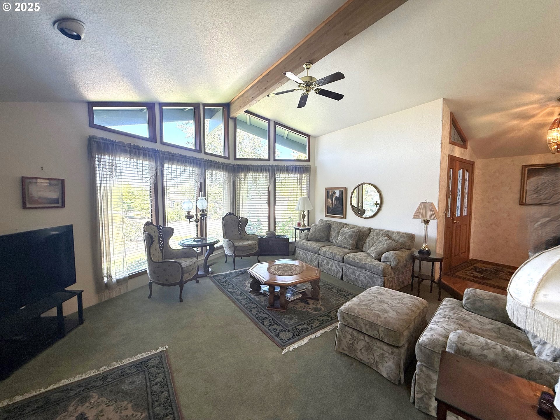 2462 Senate Way Medford, OR 97504 - Photo 10 of 36