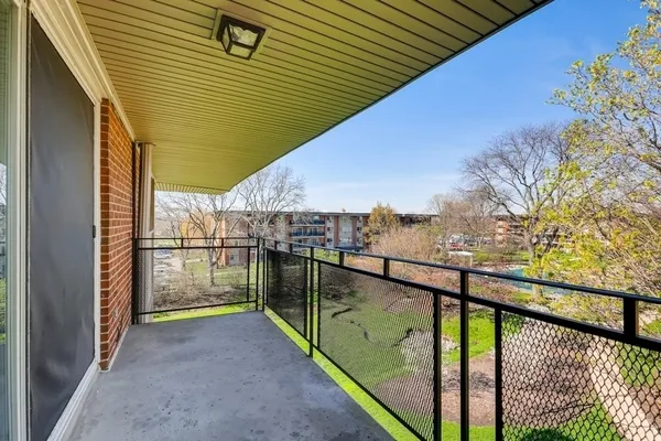 $1,795 | 2206 South Goebbert Road, Unit 409, Arlington Heights, IL 60005