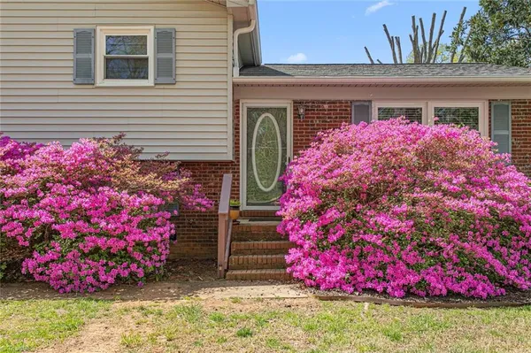 $274,900 | 8420 Stanwix Drive, Tobaccoville, NC 27050