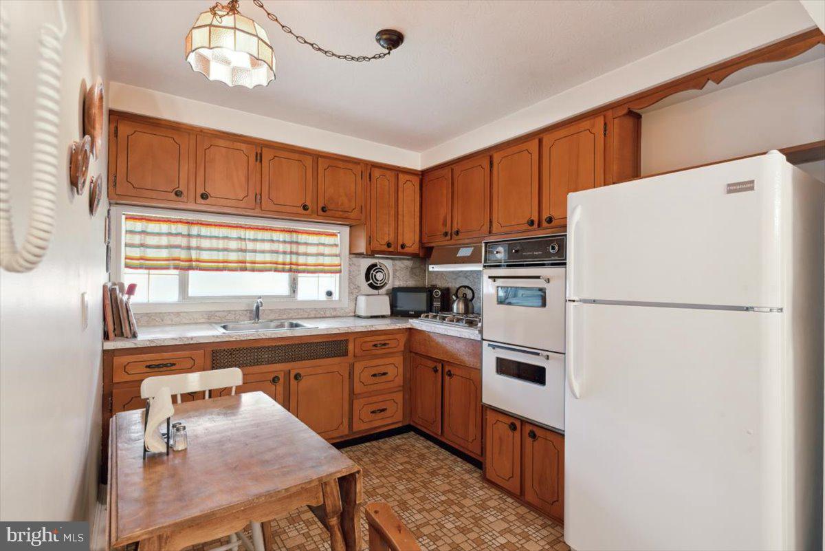 8819 Calvert Street Philadelphia, PA 19152 - Photo 11 of 25 Gallery Image 11