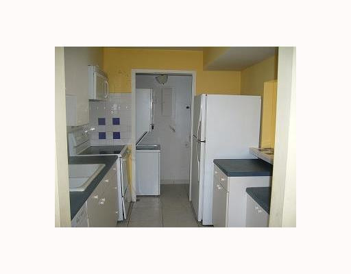 303 Racquet Club Road, Unit 204 Weston, FL 33326 - Photo 5 of 8 Kitchen