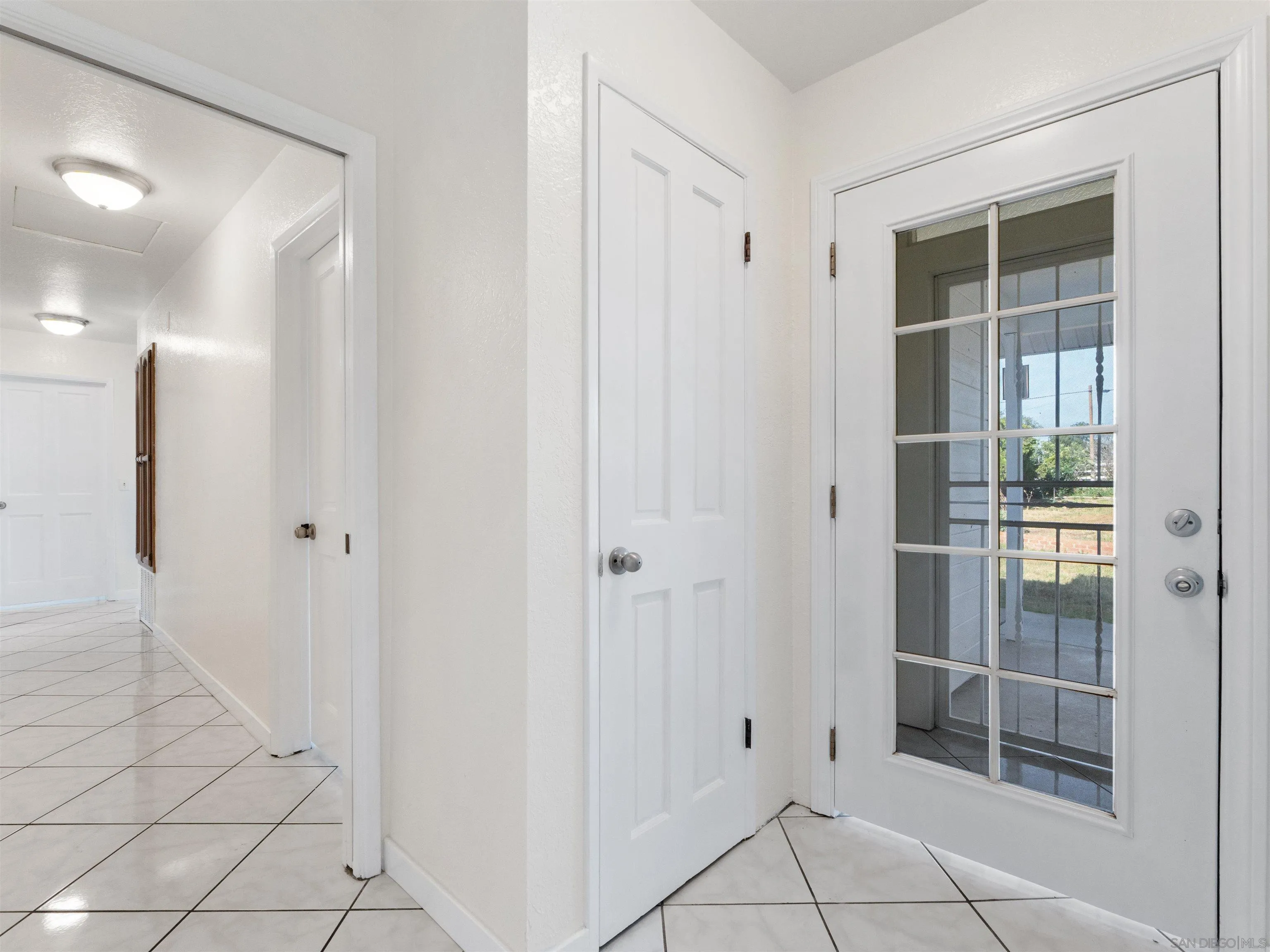 1621 Lilac Road Ramona, CA 92065 - Photo 12 of 35 Entry