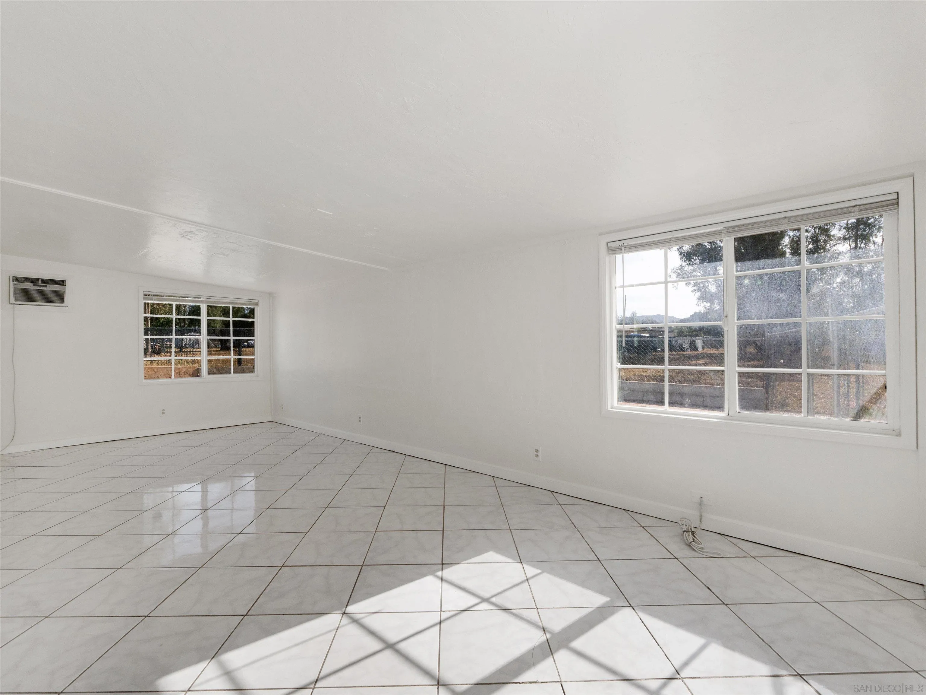 1621 Lilac Road Ramona, CA 92065 - Photo 7 of 35 Sunroom/Family Room