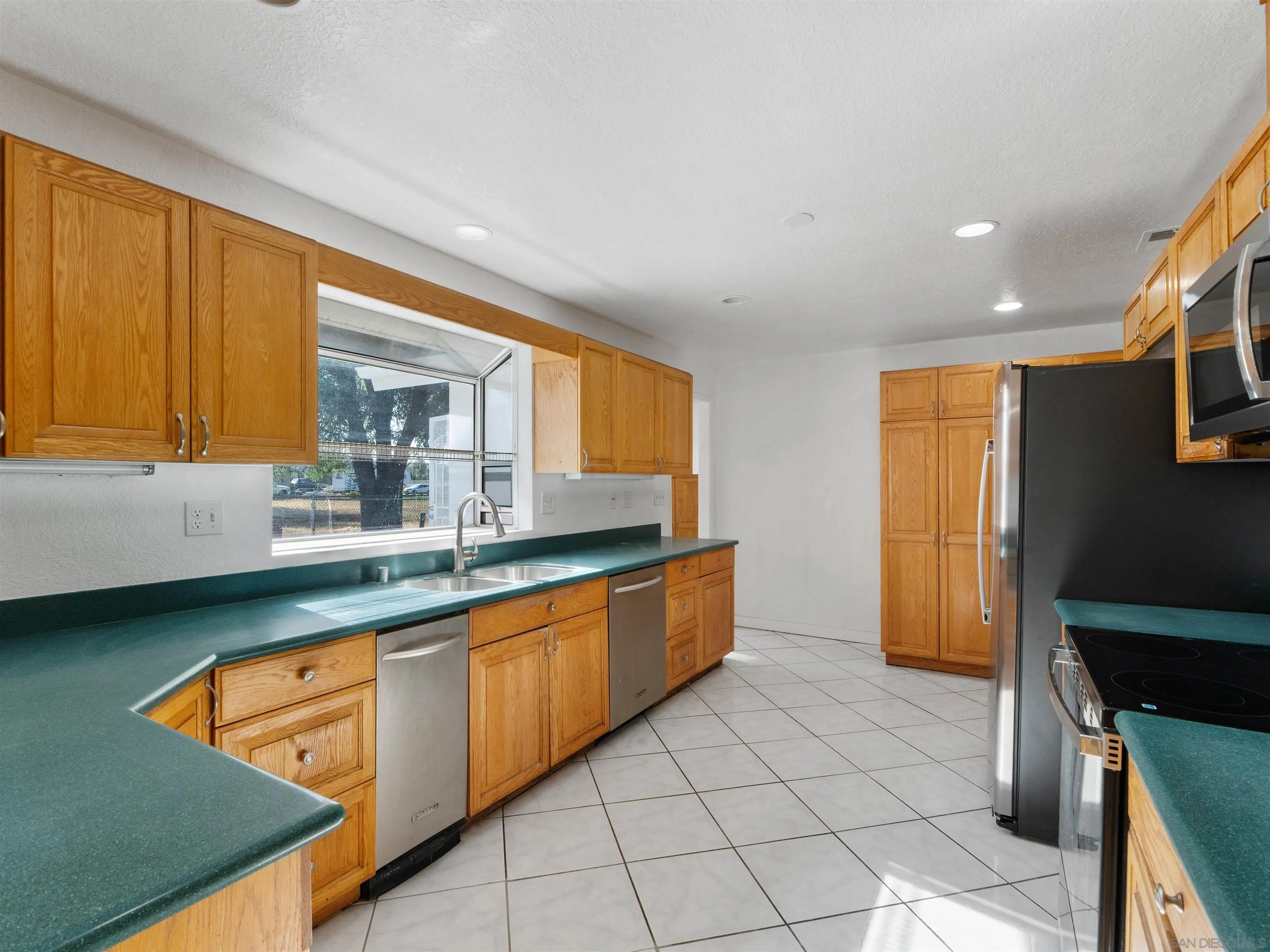1621 Lilac Road Ramona, CA 92065 - Photo 8 of 35 Kitchen