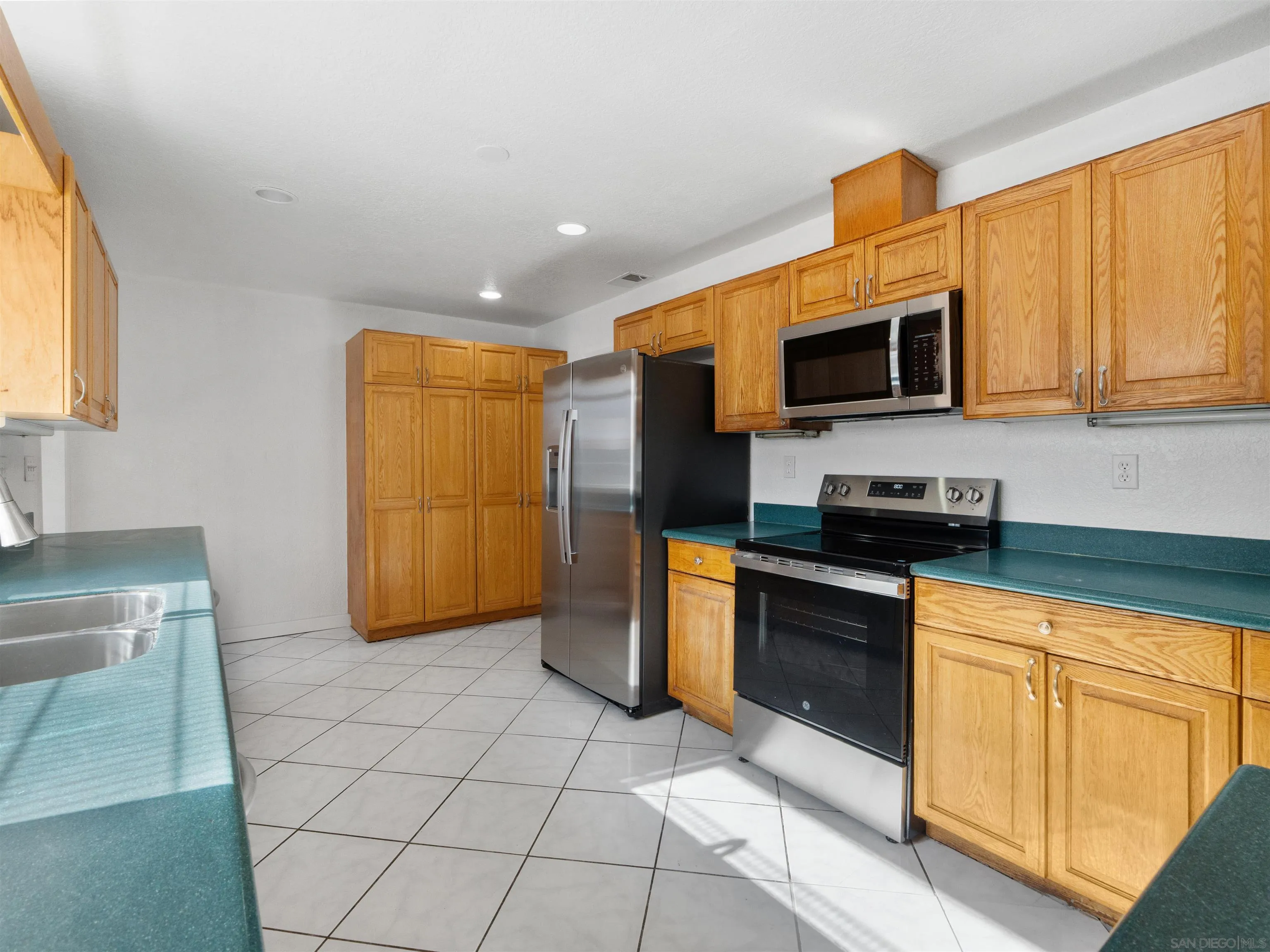 1621 Lilac Road Ramona, CA 92065 - Photo 9 of 35 Kitchen