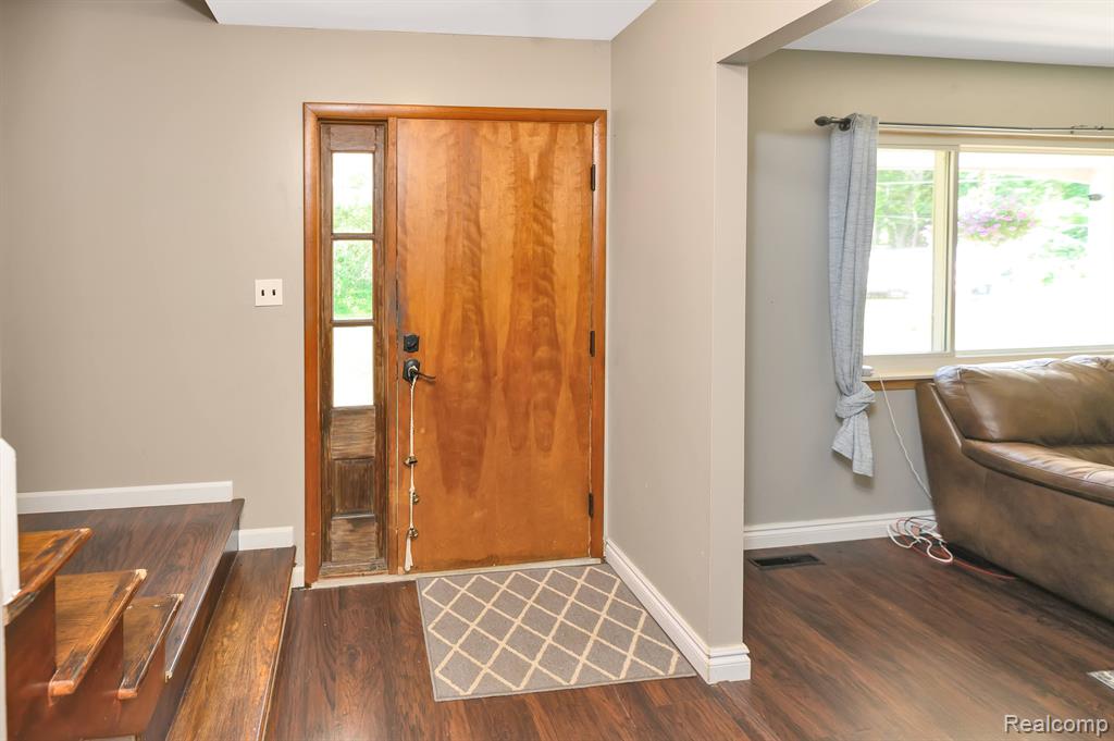 6350 Shappie Road Clarkston, MI 48348 - Photo 4 of 18