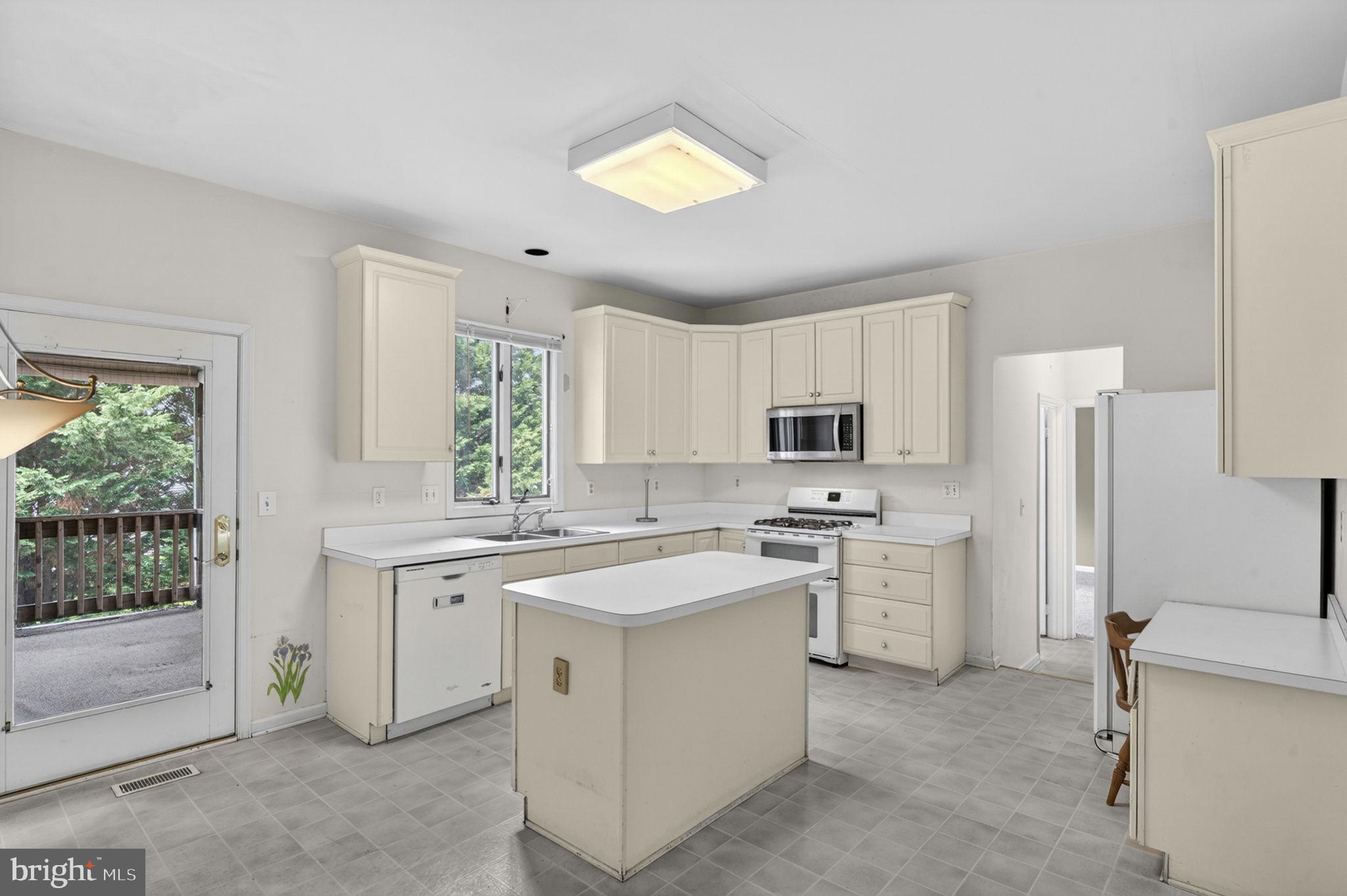 8200 Dry Ridge Road Montgomery Village, MD 20886 - Photo 19 of 85 Kitchen