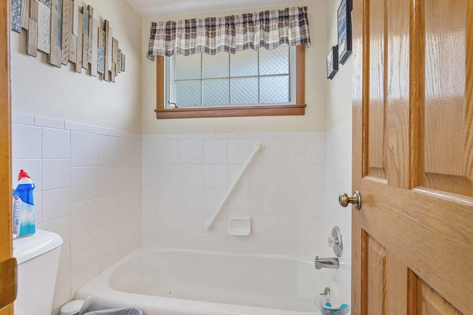1229 Crest Lane Rochelle, IL 61068 - Photo 16 of 30 a bath tub sitting next to a white sink and a toilet