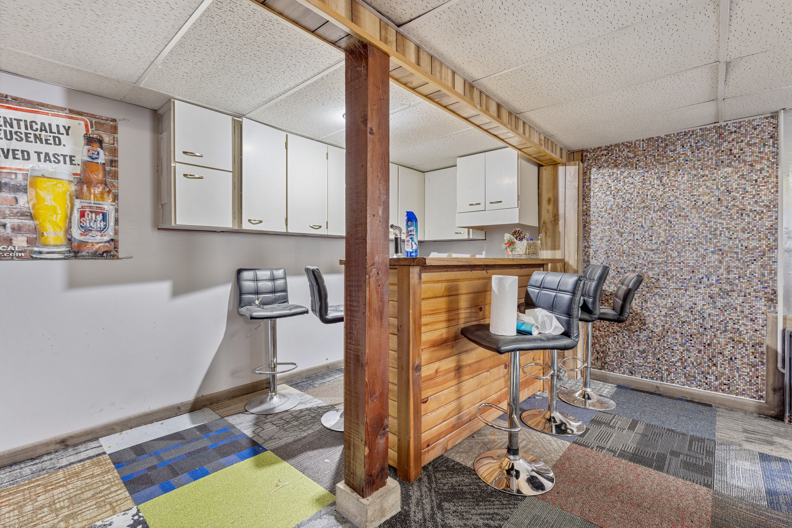 1229 Crest Lane Rochelle, IL 61068 - Photo 20 of 30 a workspace with furniture and rug