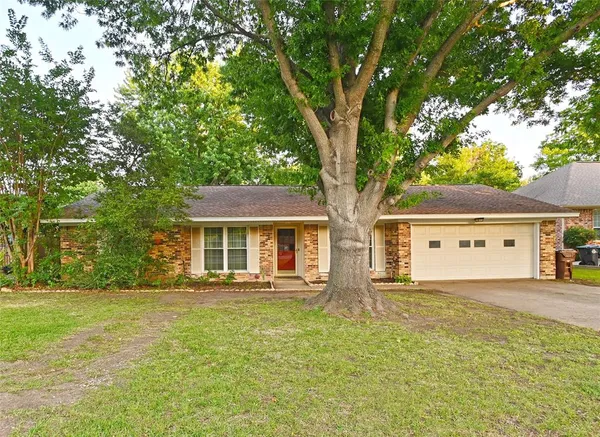 $289,500 | 1416 East Windsor Drive, Denton, TX 76209