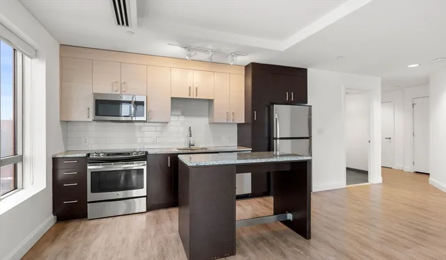 $3,575 | 99 Kneeland Street, Unit 807, Boston, MA 02111