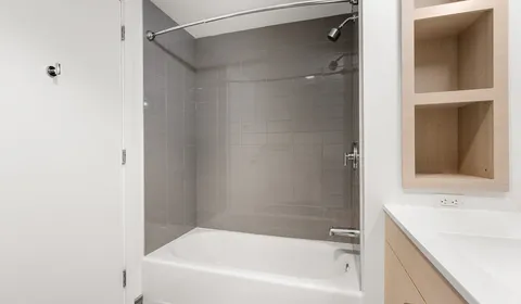 $3,575 | 99 Kneeland Street, Unit 807, Boston, MA 02111