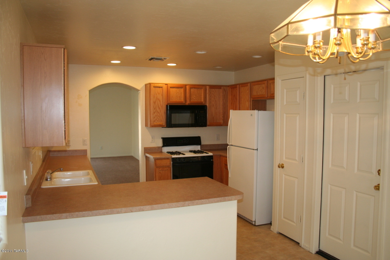 8383 East Sarnoff Ridge Loop Tucson, AZ 85710 - Photo 1 of 17