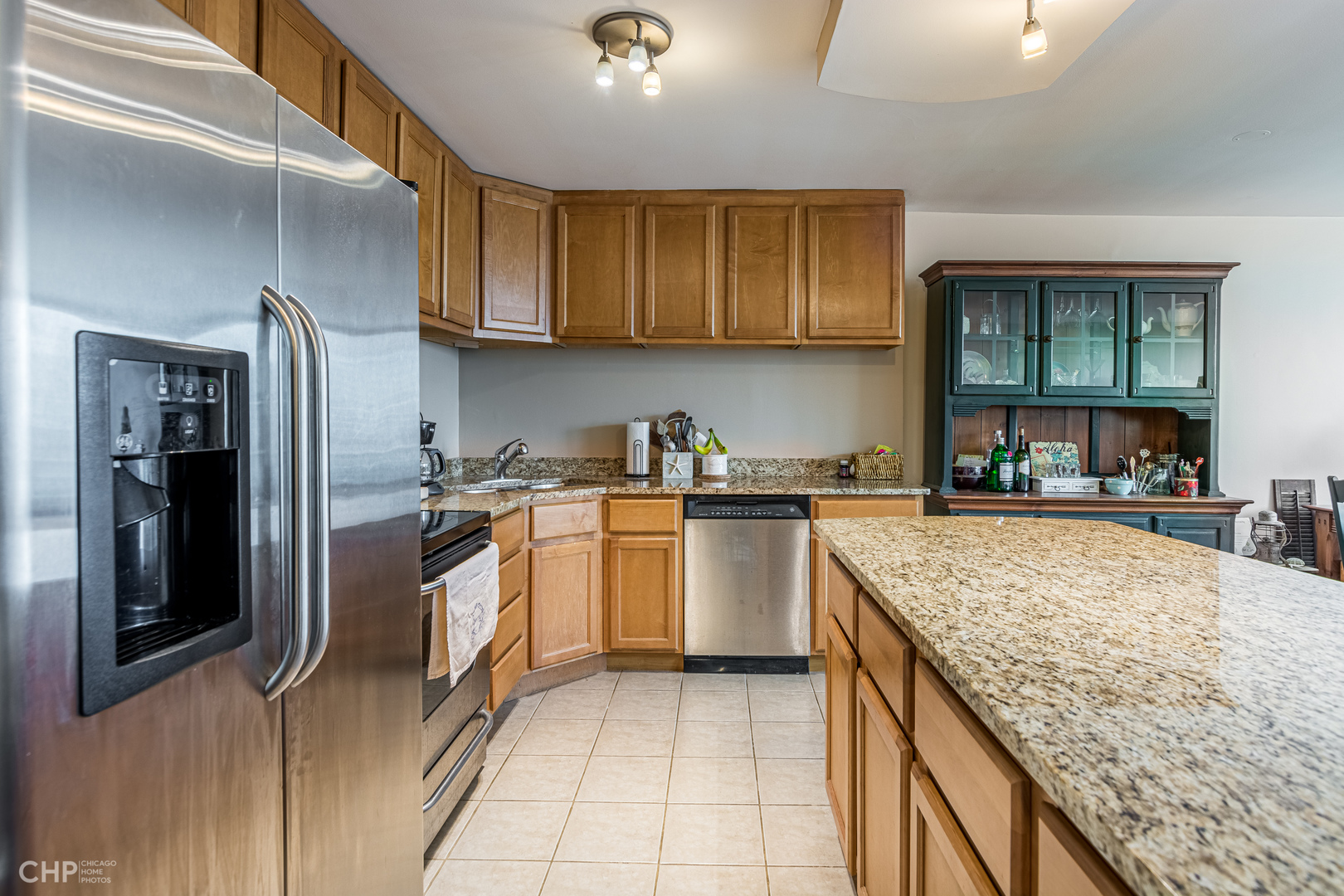 5455 North Sheridan Road, Unit 710 Chicago, IL 60640 - Photo 4 of 11 a kitchen with granite countertop a sink stove and refrigerator