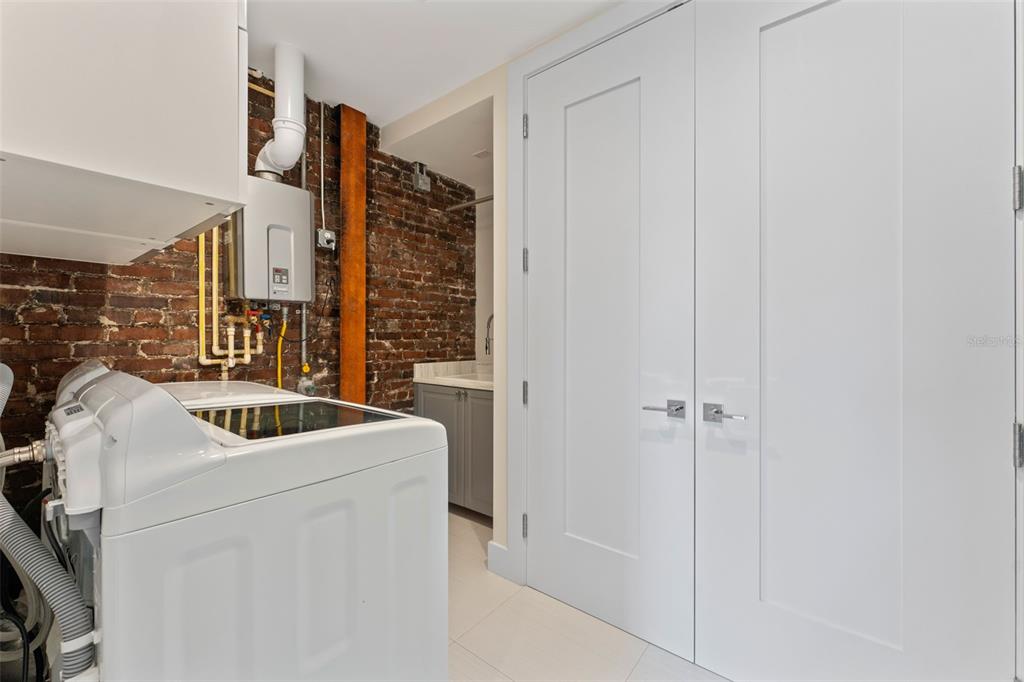 465 Central Avenue, Unit 301 St. Petersburg, FL 33701 - Photo 25 of 47 a room with dryer and washer