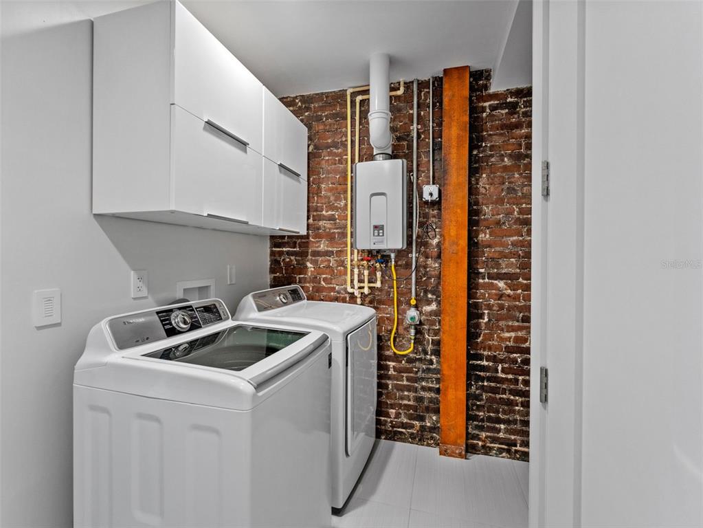 465 Central Avenue, Unit 301 St. Petersburg, FL 33701 - Photo 26 of 47 a kitchen with a sink and cabinets