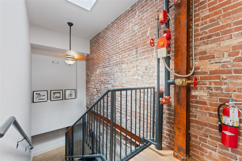 465 Central Avenue, Unit 301 St. Petersburg, FL 33701 - Photo 28 of 47 a view of entryway