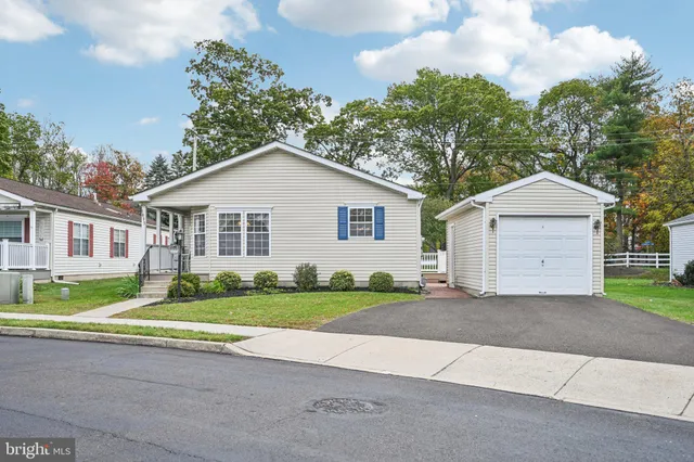 $379,900 | 1099 J F K Drive, North Wales, PA 19454