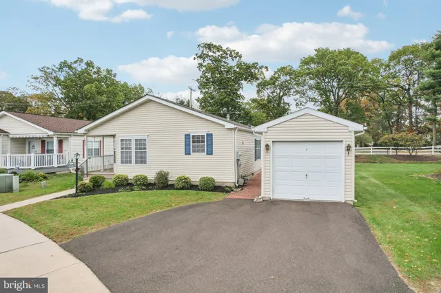 $379,900 | 1099 J F K Drive, North Wales, PA 19454