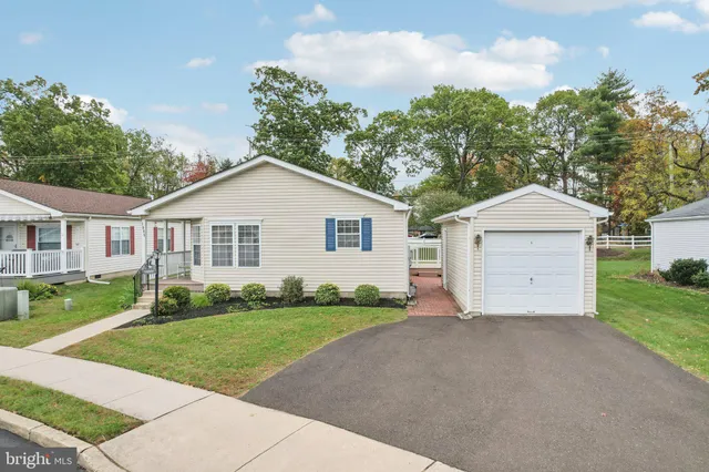 $379,900 | 1099 J F K Drive, North Wales, PA 19454