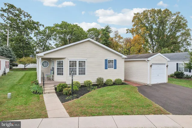 $379,900 | 1099 J F K Drive, North Wales, PA 19454