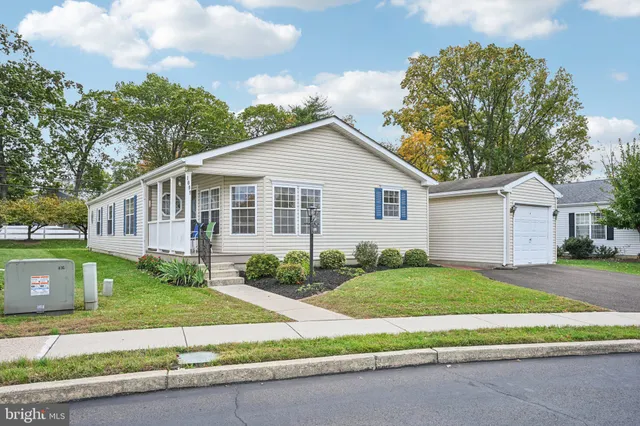 $379,900 | 1099 J F K Drive, North Wales, PA 19454