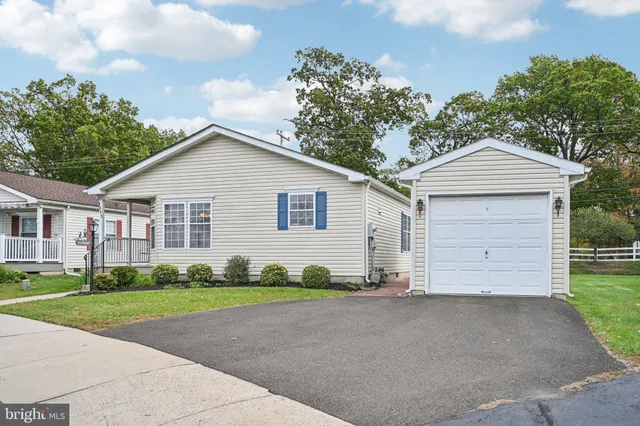 $379,900 | 1099 J F K Drive, North Wales, PA 19454