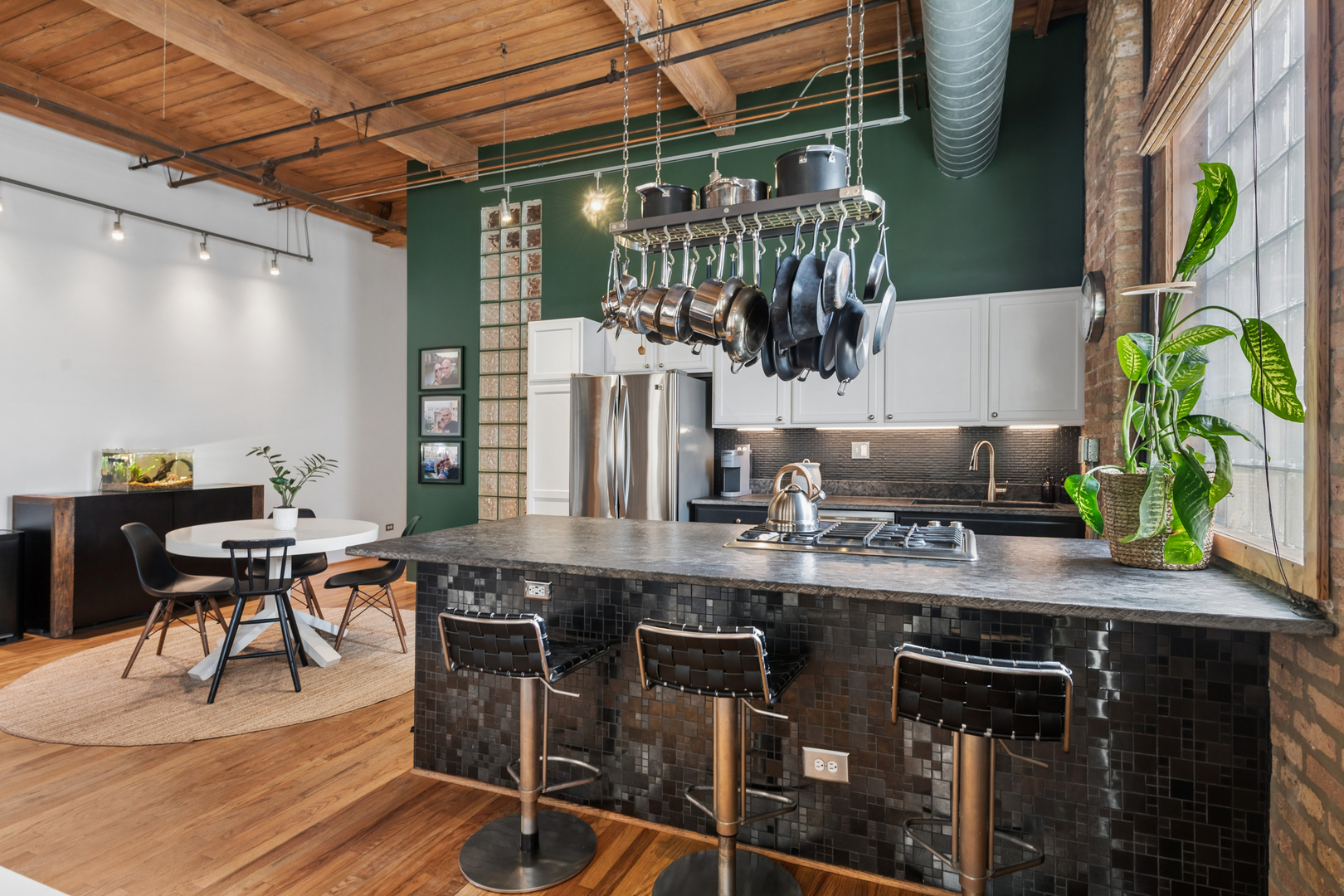 920 West Sheridan Road, Unit 308 Chicago, IL 60613 - Photo 9 of 20