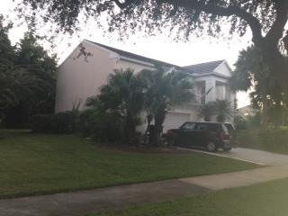 3870 Sabal Lakes Road Delray Beach, FL 33445 - Photo 7 of 17 a backyard of a house with lots of green space