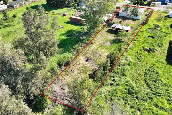 a view of a backyard of the house