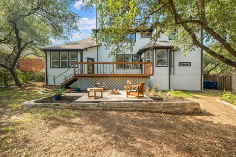 a view of backyard with tree