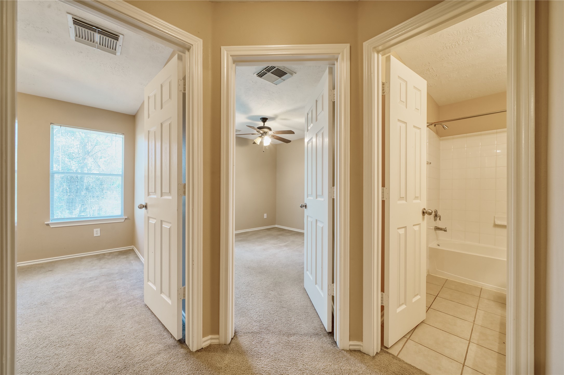 2831 Hackamore Hollow Lane Houston, TX 77014 - Photo 17 of 36