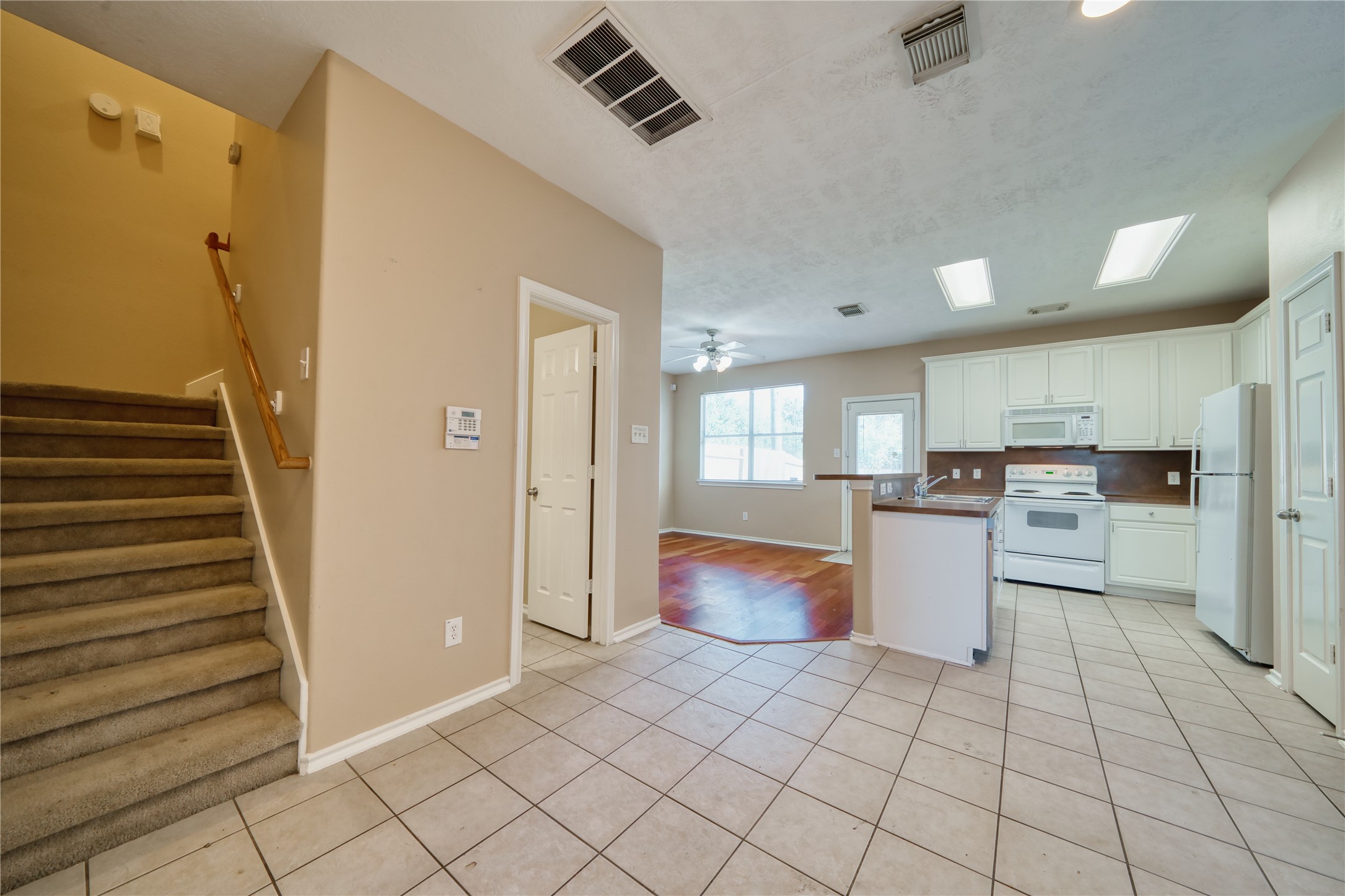 2831 Hackamore Hollow Lane Houston, TX 77014 - Photo 7 of 36